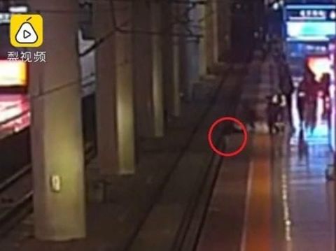 Aksi Nekat Wanita Saat Berantem dengan Pacarnya Viral, Bikin Netizen Kesal