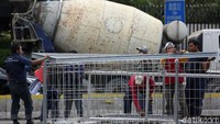 Pembongkaran halte TransJ itu pun bertujuan untuk mengurangi kemacetan.