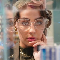 Blogger dan vlogger asal Kuwait, Ascia Akf populer sebagai blogger dan vlogger berhijab sejak tahun 2012. Parasnya yang cantik terlihat menawan dengan gayanya yang santun. Foto: Instagram/ascia