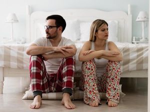 Pria Demo di Depan Rumah Istri Tuntut Kembalikan Uang Nikah Rp 300 Juta