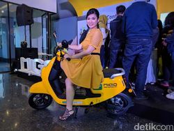 Kuning-kuning, Cerahnya Sepeda Listrik Bertarif Sewa Rp 6.000 Per Jam