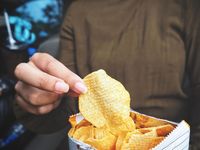 Kekurangan Protein Ternyata Bisa Picu Orang Banyak Ngemil