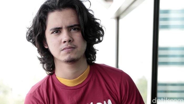 Aliando Syarief Aliando Syarief saat berkunjung ke kantor detikcom.