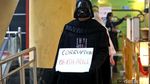 Aksi Darth Vader di Hari Antikorupsi Sedunia