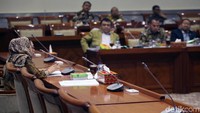 Akan dipilih 7 anggota dari 14 calon anggota LPSK yang diajukan. Para calon anggota datang dari beragam latar belakang profesi, di antaranya anggota Polri, dosen, dan aktivis.