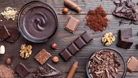 Cokelat hitam sangat bernutrisi dan sumber energi. Kandungan cocoa dapat menurunkan tekanan darah, dan kolestrol. Dark chocolate juga kaya antioksidan dan nutrisi seperti pottasium, zinc, hingga phosphorus. Foto: iStock