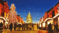 Traveler yang datang saat musim Natal dan Tahun Baru juga akan disuguhkan pertunjukan kembang api yang spektakuler (Kanagawa Tourism)