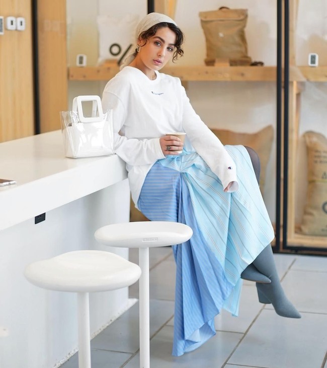 Namun, beberapa waktu lalu, Ascia Akf mengunggah video yang cukup sentimentil di mata publik. Ia mengaku melepaskan diri dari sebutan hijabers. Foto: Instagram/ascia