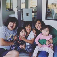 Tak hanya Ryan, keluarga bocah tersebut juga mulai terjun ke dunia YouTube. Orangtua Ryan ToysReview diketahui membuka akun Ryan FamilyReview yang banyak menampilkan keseharian Ryan dengan keluarga. Foto: Instagram @ryansfamilyreview