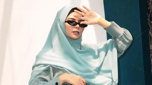 Gaya Vivi Zubedi Pakai Khimar, Disebut bak Kendal Jenner Syariah