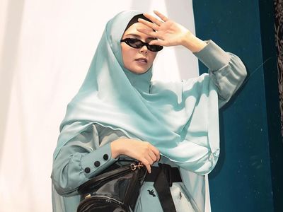 Gaya Vivi Zubedi Pakai Khimar, Disebut bak Kendal Jenner Syariah
