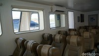 Kursinya juga nyaman, tipe reclining seat dengan bahan kulit (Shinta/detikTravel)