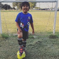 Ryan juga punya cara berkomunikasi yang khas. Di depan para penonton yang kebanyakan seumuran, Ryan biasanya akan membuka dan mengulas mainan dengan antusias, berteriak, bahkan tertawa-tawa.  Foto: Instagram @ryansfamilyreview