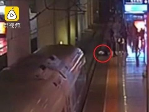 Aksi Nekat Wanita Saat Berantem dengan Pacarnya Viral, Bikin Netizen Kesal