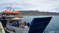 KMP Komodo merupakan kapal wisata dari PT ASDP Indonesia Ferry. Traveler bisa berkeliling 3 pulau seru di TN Komodo (Shinta/detikTravel)