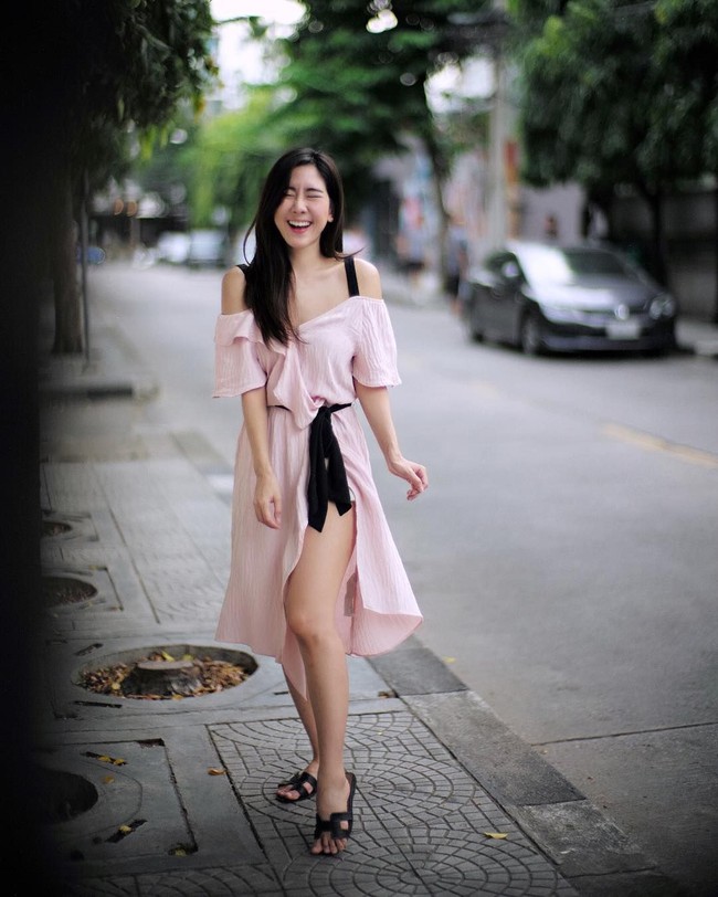 Pemilik akun Instagram @mint_punchisa ini pun kerap kali membagikan berbagai potret memesona dirinya mulai dari gaya busana yang stylish, olahraga, hingga gaya liburannya. Foto: Instagram @mint_phunchisa