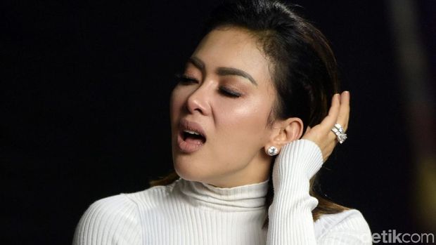 Artis-Model di 'Bilik Asmara' Penjara, Nh Dini Dikremasi