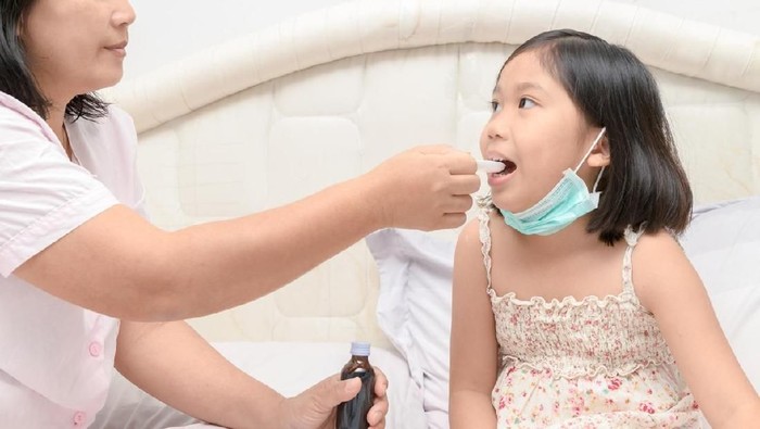 Ilustrasi minum obat/ Foto: Istock Ilustrasi minum obat/ Foto: Istock