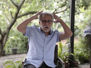 Geram dengan Korupsi yang Belum Dituntaskan KPK, Iwan Fals pun Bernyanyi