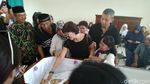 Tegarnya Lintang, Putri Nh Dini di Prosesi Kremasi