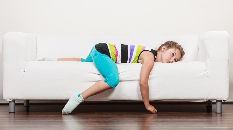 Anak malas ke sekolah bepura-pura sakit/ Foto: Istock Anak malas ke sekolah bepura-pura sakit/ Foto: Istock
