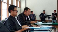 Kasus suap itu akhirnya terbongkar saat KPK melakukan operasi tangkap tangan (OTT) terhadap Wahid. KPK lantas menetapkan Wahid, Fahmi, Hendry Saputra dan tahanan pendamping Andri Rahmat sebagai tersangka.