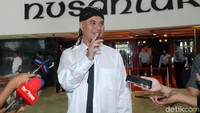 Dhani datang untuk bertemu Fadli Zon dalam hal meminta audiensi dengan Komisi III terkait kasus pencemaran nama baik yang tengah dijalaninya di Polda Jawa Timur.