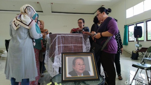 Suasana Haru di Rumah Duka Sastrawan Nh Dini