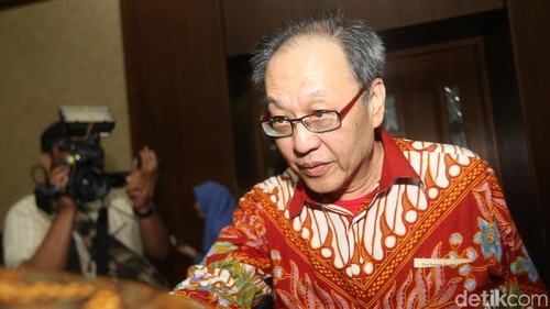 Keponakan Setya Novanto, Irvanto Hendra Pambudi bersama pengusaha Made Oka Masagung menjalani sidang di Pengadilan Tipikor. Keduanya divonis 10 tahun penjara.