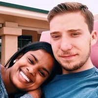 Pada Mei 2015 saat dia dan Laura memulai hari sebagai senior di perkuliahan, Matt mengajak kekasihnya itu ke sekolah TK mereka dulu. Matt mempersiapkan semuanya, termasuk mengajak adiknya untuk memotret momen istimewanya tersebut.  Foto: Dok. Facebook Matt Grodsky, Laura Scheel