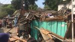 Foto: Crane Roboh di Kemayoran Timpa Rumah, Bikin 3 Orang Luka