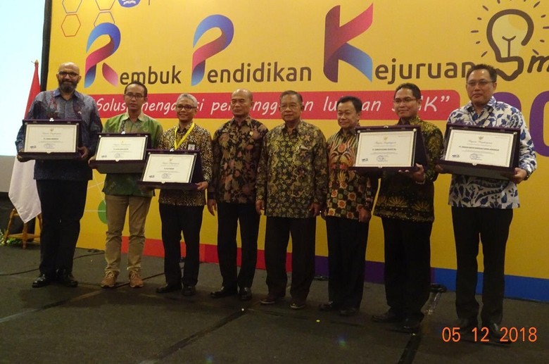 PLN Satu-satunya BUMN Peraih Penghargaan Kemendikbud Program Vokasi PLN Satu-satunya BUMN Peraih Penghargaan Kemendikbud Program Vokasi