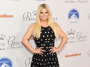Penyebab Kaki Bengkak Saat Hamil Seperti Dialami Jessica Simpson