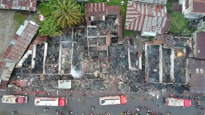 Ngerinya Pasar Simpang Tabing Padang Ludes Terbakar