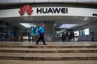 Tuduh Huawei Komplotan Partai Komunis China, AS Siapkan Sanks