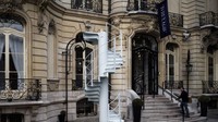 Tangga helix ini menghubungkan antara tingkat dua dan tiga dari struktur Menara Eiffel. Pemasangannya sampai tahun 1983 hingga diganti oleh lift (CNN Travel) 
