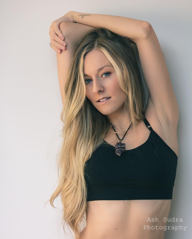 Cath yang berusia 29 tahun sudah menjadi vegetarian sejak usianya 14 tahun. Namun, seperti dikutip Birmingham Live, baru enam tahun belakangan dia memilih menjadi vegan. Berbeda dengan vegetarian yang tidak mengonsumsi daging tapi masih menolerir produk susu, seorang vegan tidak mengonsumsi produk hewani sama sekali termasuk susu dan telur. Foto: Dok. Instagram @cathkendall 