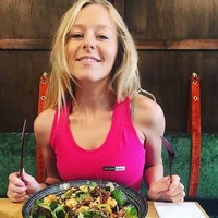 Cath Kendall dalam kesehariannya dikenal sebagai blogger. Dia menulis berbagai hal tentang gaya hidup mulai dari fashion, makanan dan kecantikan. Aku menulis tentang apapun untuk menunjukkan pada orang-orang, dengan menjadi vegan bukan berarti kita melewatkan banyak hal, ujarnya seperti dikutip Mail Online. Foto: Dok. Instagram @cathkendall