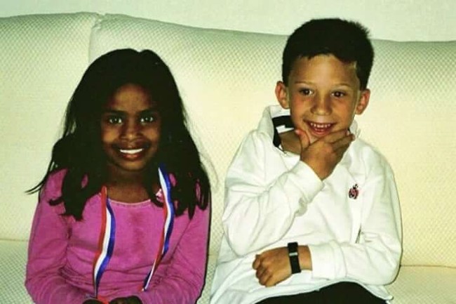 Matt Grodsky dan Laura Scheel berteman akrab saat duduk di bangku Taman Kanak-kanak. Keduanya bersekolah di sebuah Taman Kanak-kanak di Phoenix, Arizona, Amerika Serikat. Aku tidak ingat kapan pertamakali melihatnya. Tapi dia adalah gadis yang mengizinkanku mengikutinya ke manapun, kata Matt seperti dikutip Today mengenang kebersamaannya dengan Laura. Foto: Dok. Facebook Matt Grodsky, Laura Scheel