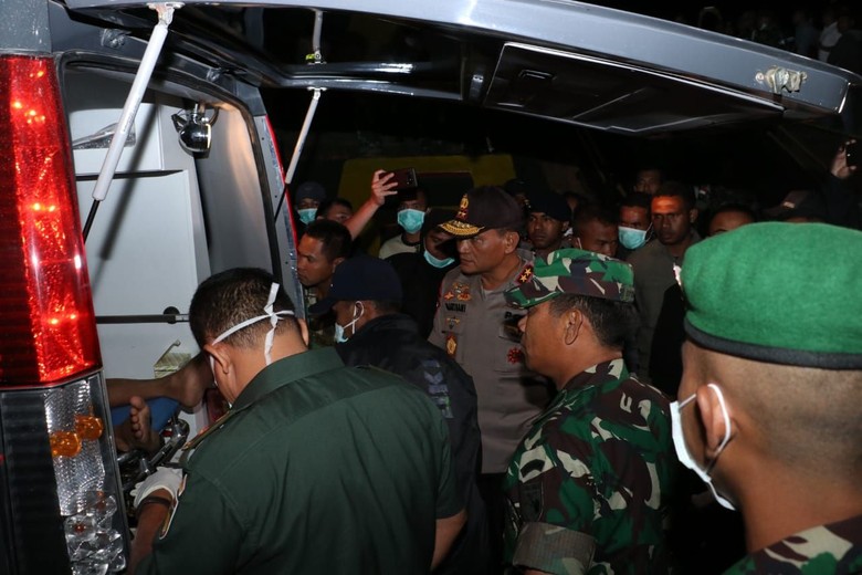 1 Anggota Brimob Tertembak Saat Pencarian Korban Penembakan KKB 1 Anggota Brimob Tertembak Saat Pencarian Korban Penembakan KKB