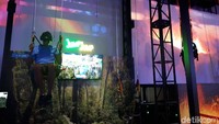Baru dibuka sekitar 1 bulan lalu, Headrock VR sudah mencuri minat turis. Berbagai permainan seru dapat dicoba, dari permainan VR menjelajahi gunung salju dan loncat ke magma (Afif Farhan/detikTravel)