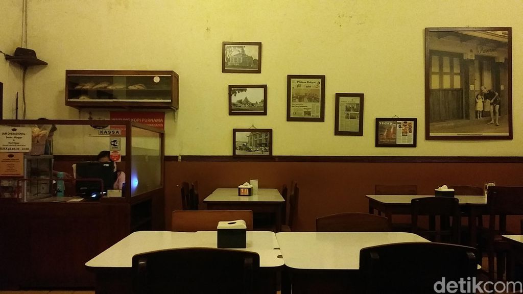 Warung kopi tua di Bandung