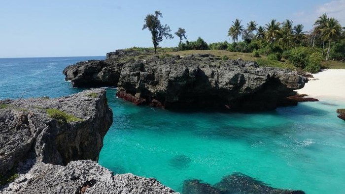 Pantai Mandorak di Sumba