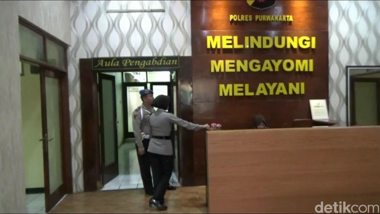 KPK Periksa Pejabat Perum Jasa Tirta di Mapolres Purwakarta KPK Periksa Pejabat Perum Jasa Tirta di Mapolres Purwakarta
