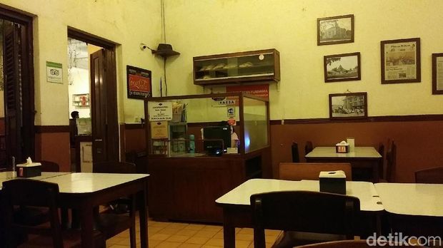 Warung Kopi Purnama Warung kopi tua di Bandung