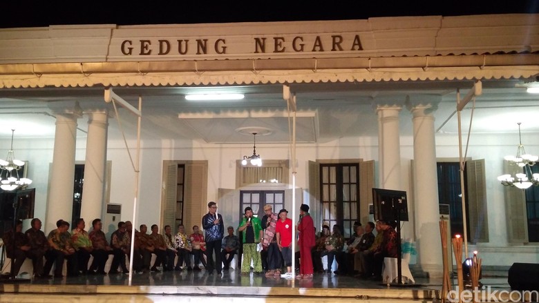 Ridwan Kamil Luncurkan Jabar Masagi di Gedung Negara Cirebon Ridwan Kamil Luncurkan Jabar Masagi di Gedung Negara Cirebon