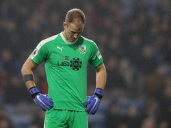 Joe Hart tertunduk lesu usai timnya dibekuk Liverpool. REUTERS/Scott Heppell.