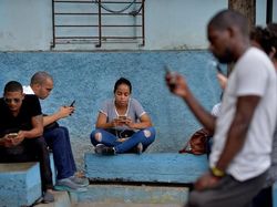 Akhirnya, Warga Kuba Bisa Akses Internet dari Ponsel Mereka