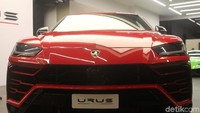 Produk kami didesain dengan konsep masa depan, menjadi SUV tercepat di kelasnya mampu mengeluarkan tenaga 650 hp, Urus merupakan perpaduan DNA Aventador namun tetap nyaman dikendarai sehari-hari.