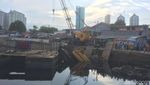 Foto: Crane Roboh di Kemayoran Timpa Rumah, Bikin 3 Orang Luka